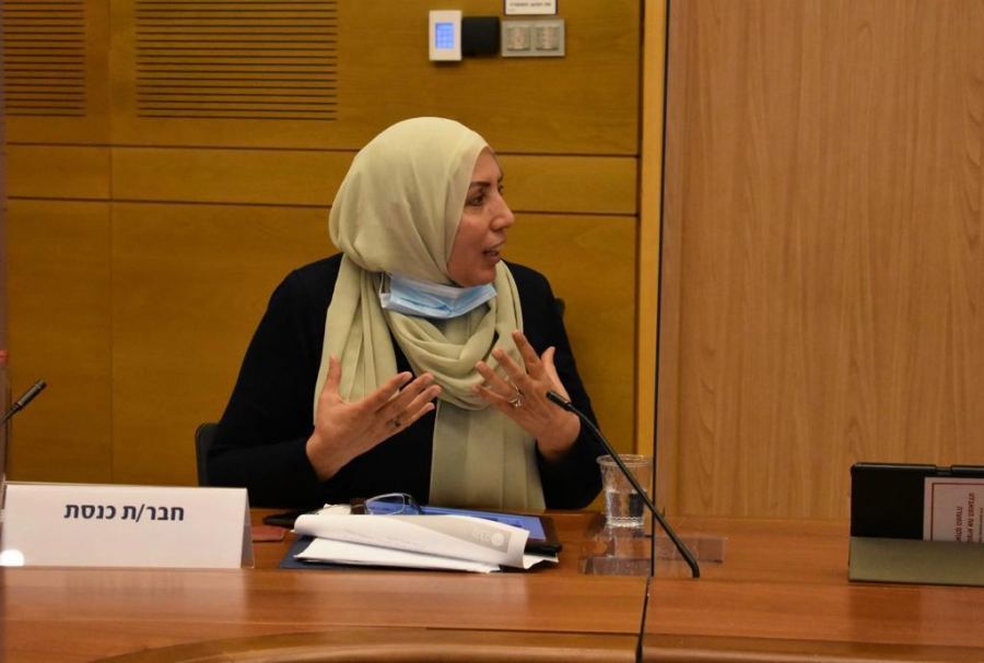 تحسين ظروف عمل الأمهات أحاديات الوالدية